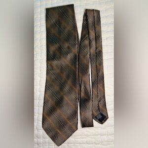 Pavone Italian Silk Men’s Tie, Charcoal & Gold Abstract Wave Pattern